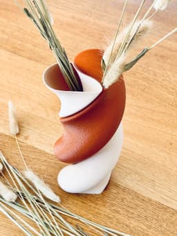 Syzygy Heart Vase - View 3